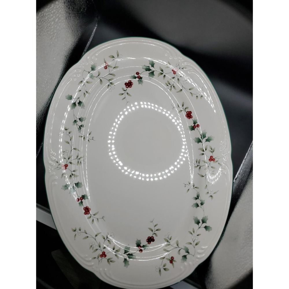 Pfaltzgraff winterberry platter - Picture 1 of 6